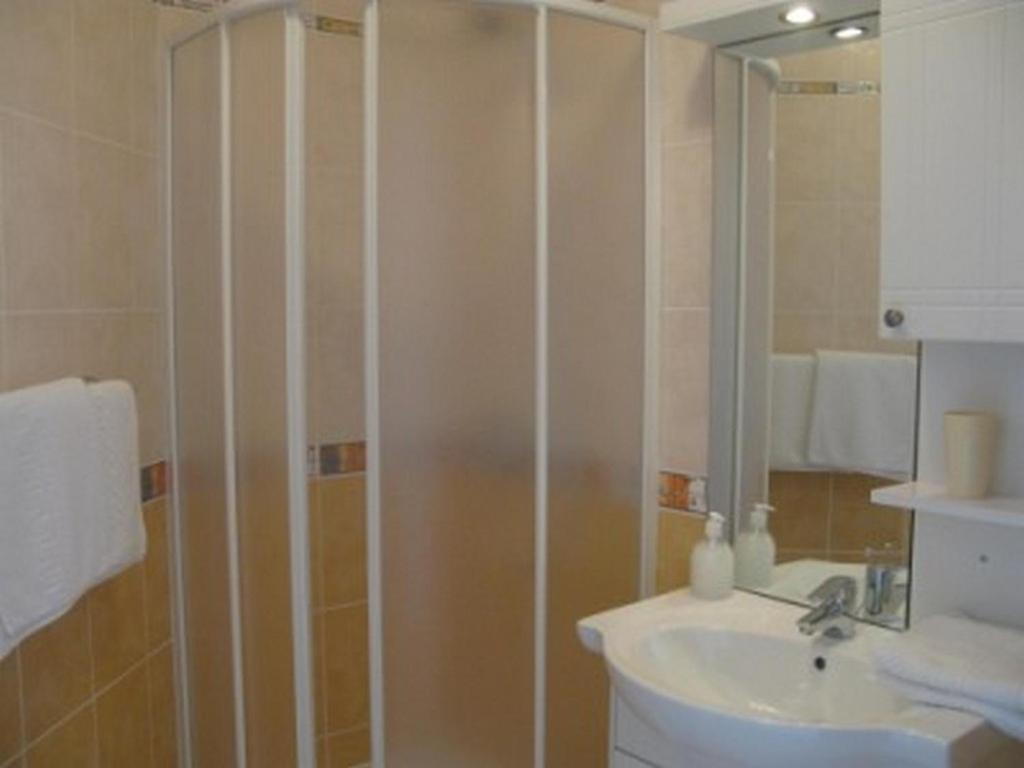 Apartments with a parking space Barbat, Rab - 16816 Barbat na Rabu Bagian luar foto