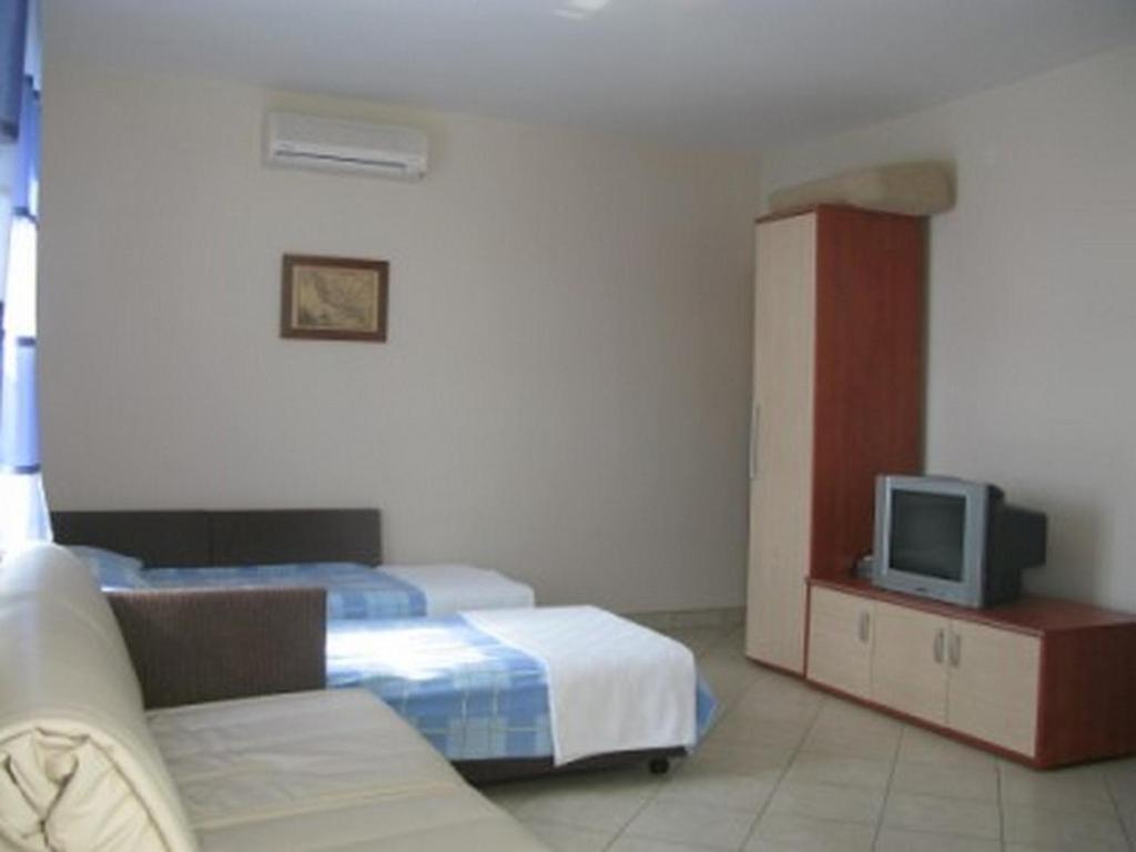 Apartments with a parking space Barbat, Rab - 16816 Barbat na Rabu Bagian luar foto